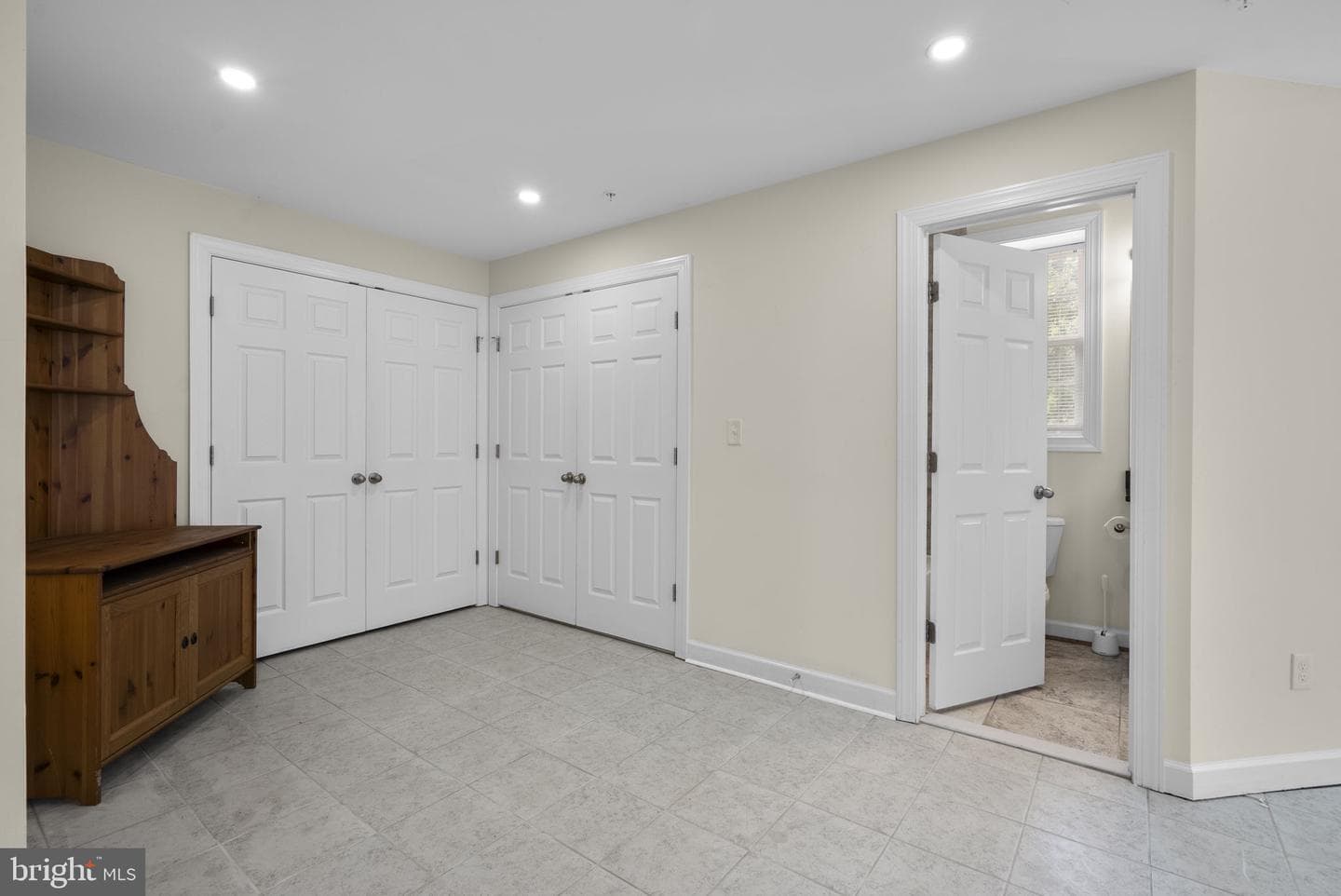 5405 Auth Road photo 28