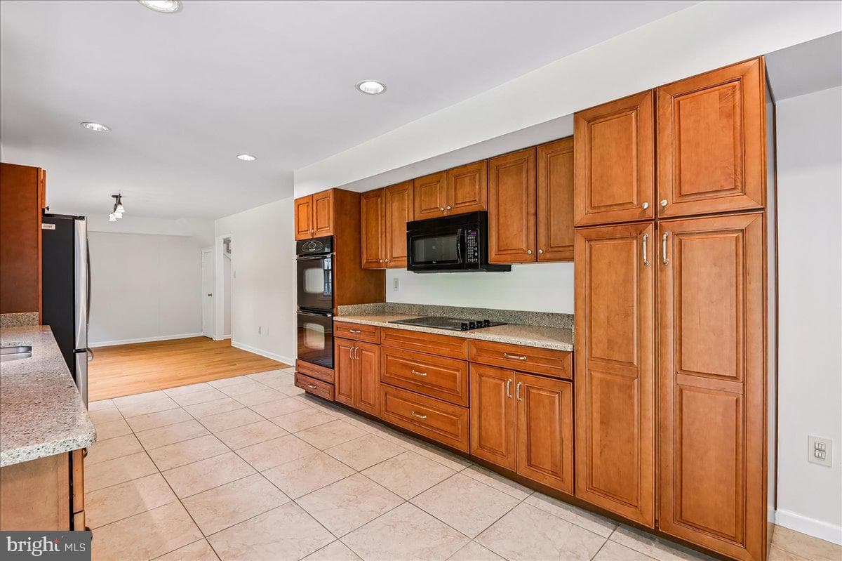 12218 Valerie Lane photo 14