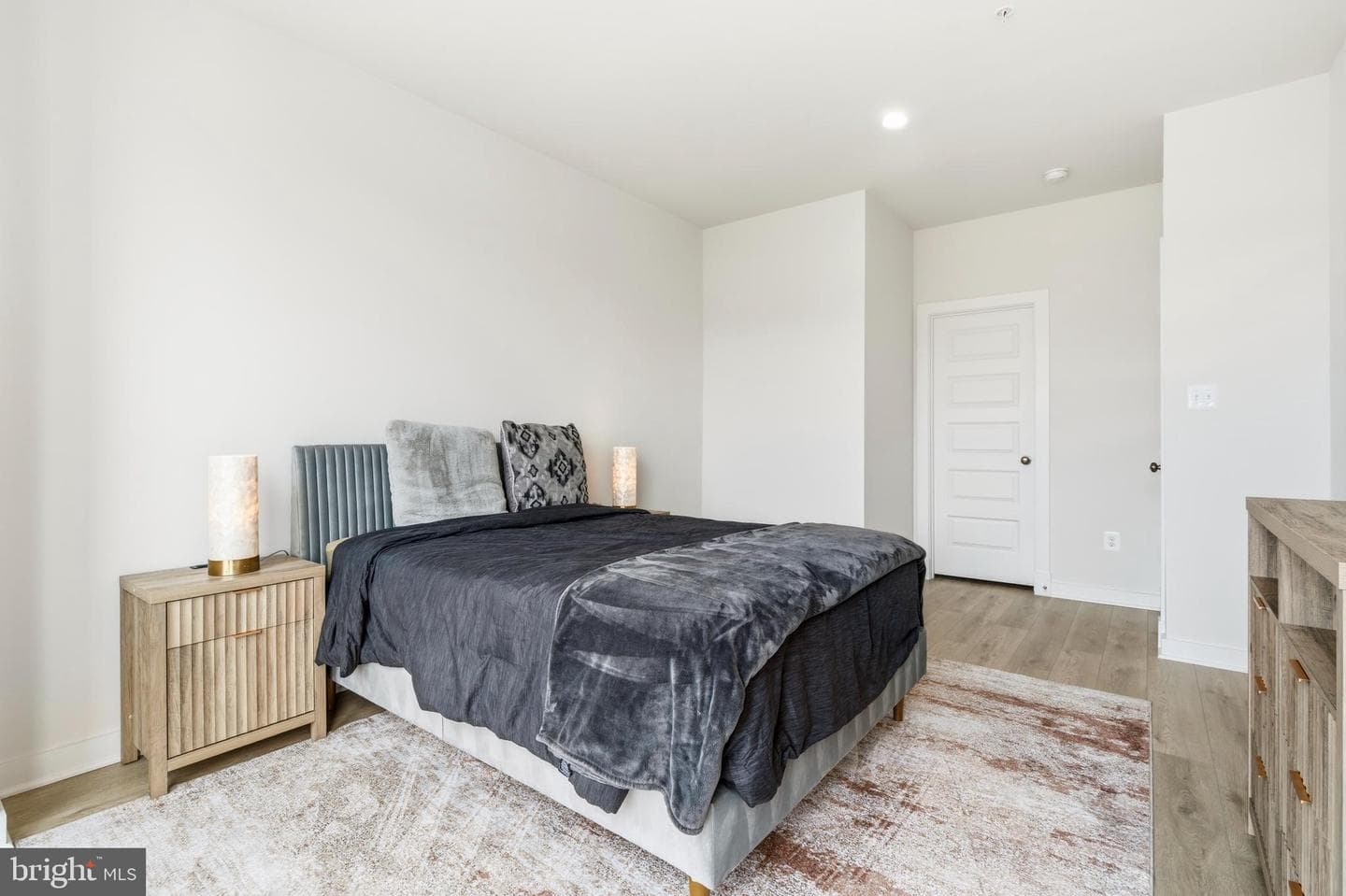 16007 Hyde Park Place photo 40