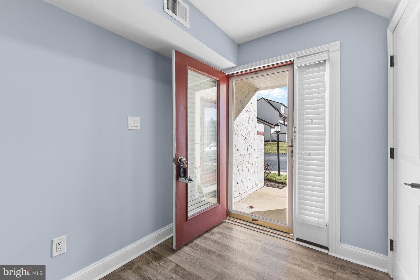 6 Queen Victoria Way photo 9