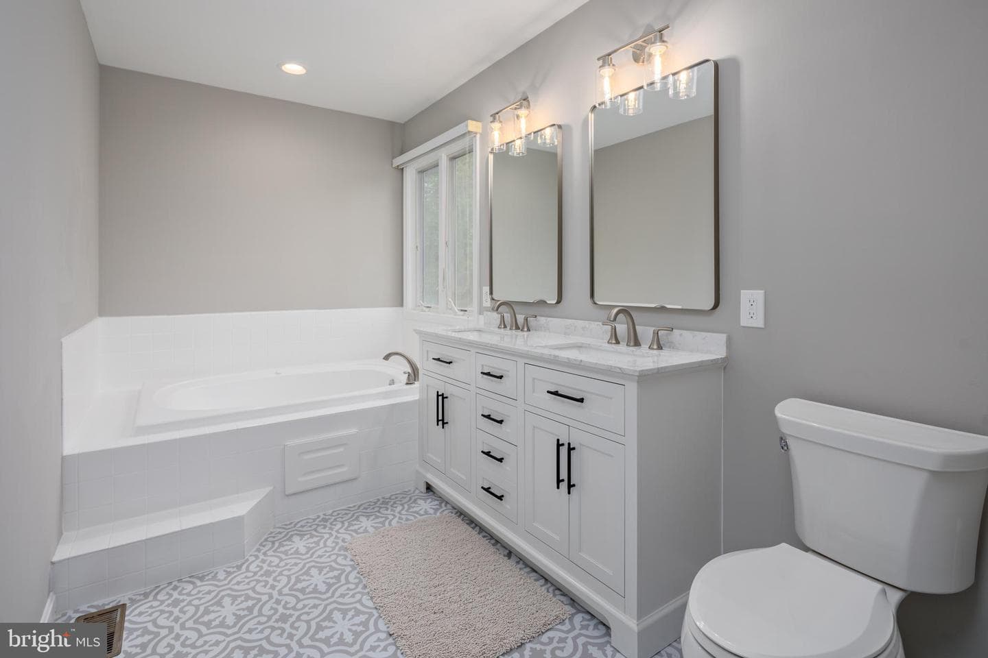 421 Victoria Way photo 26