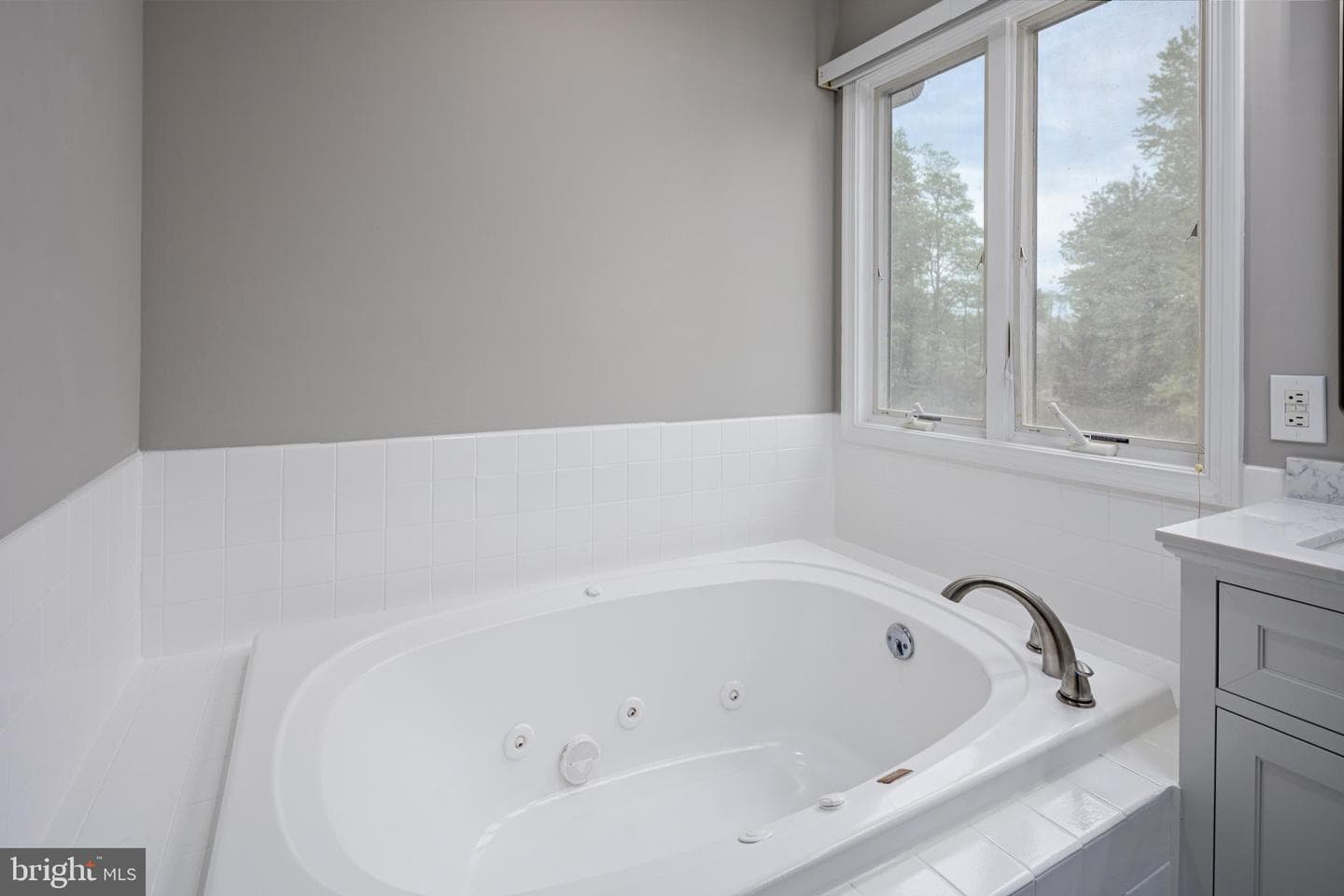 421 Victoria Way photo 27