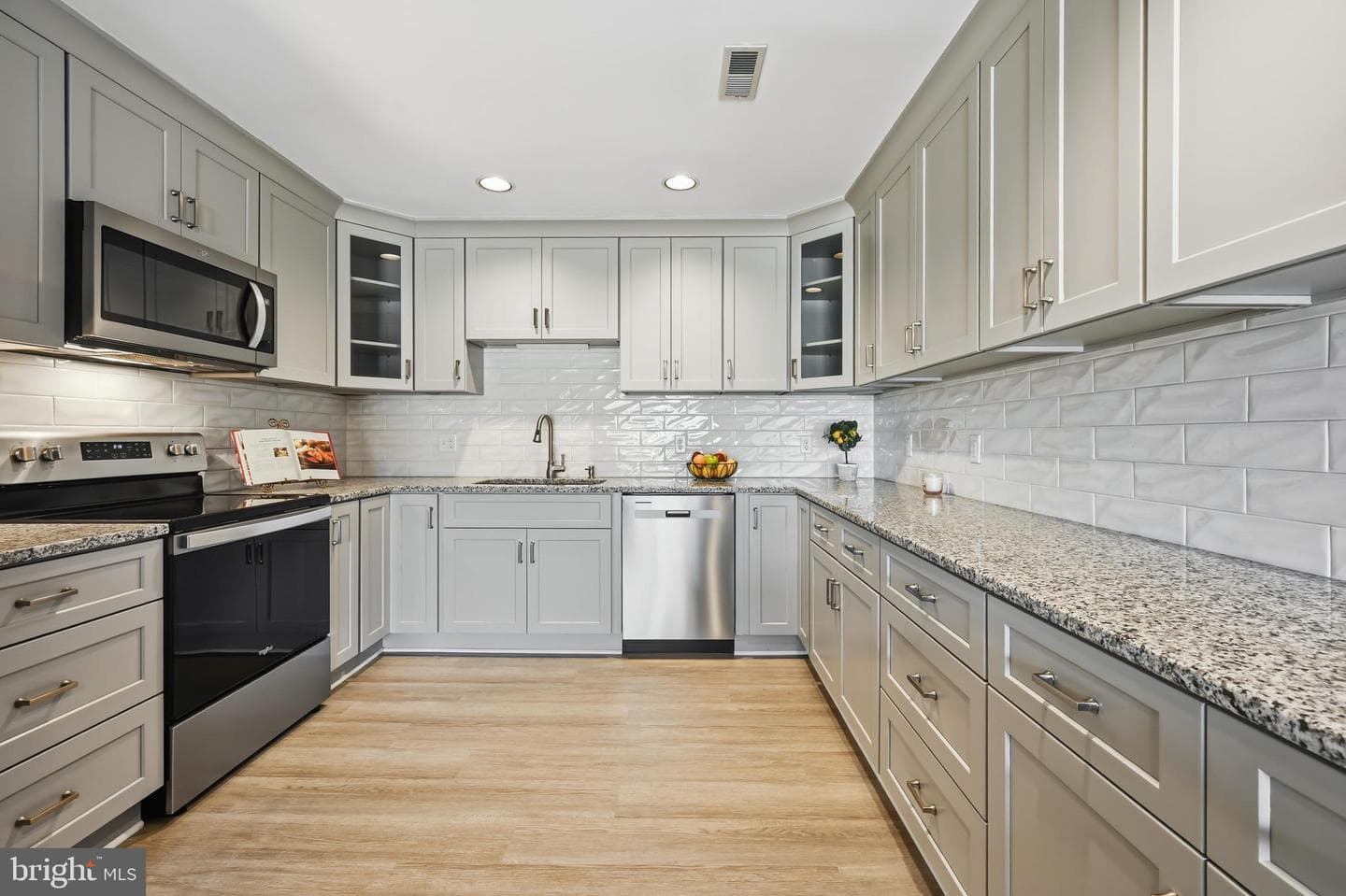 109 Bayview photo 18