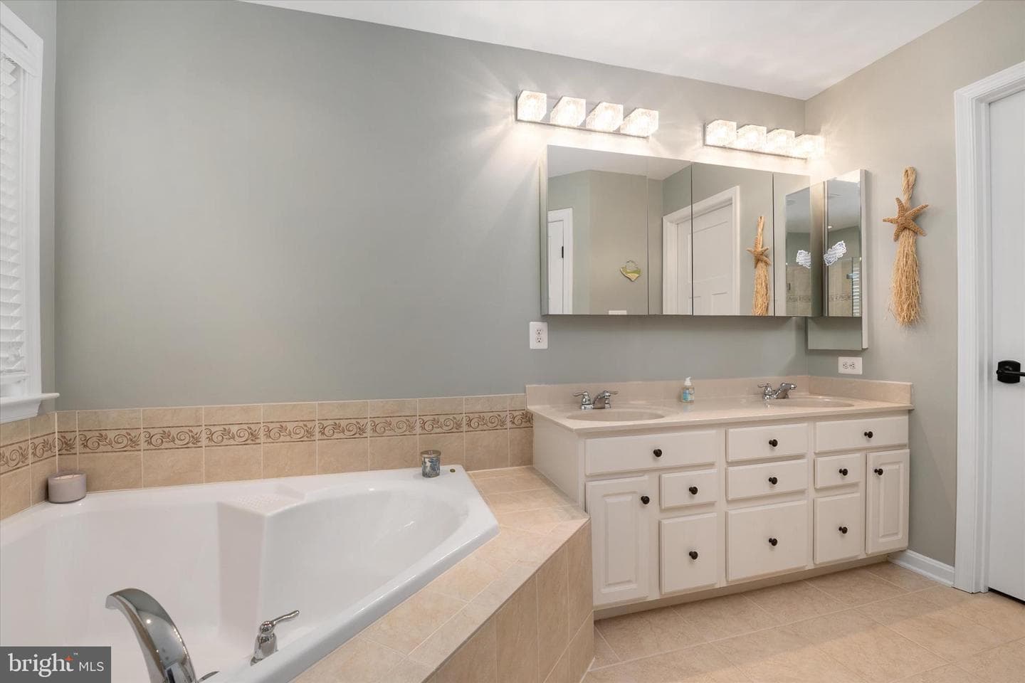209 N Brook Drive photo 30