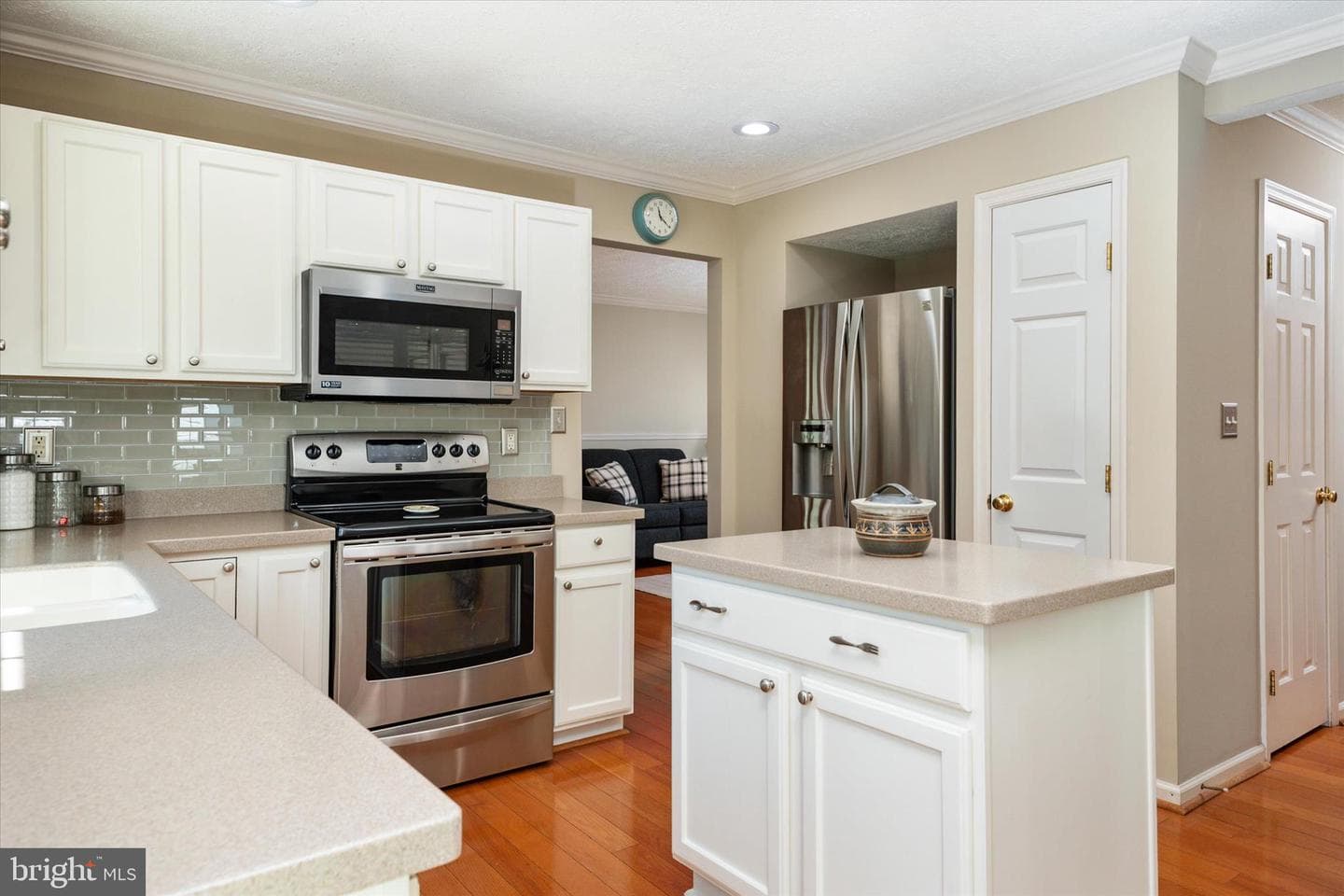 213 Edenderry Avenue photo 15