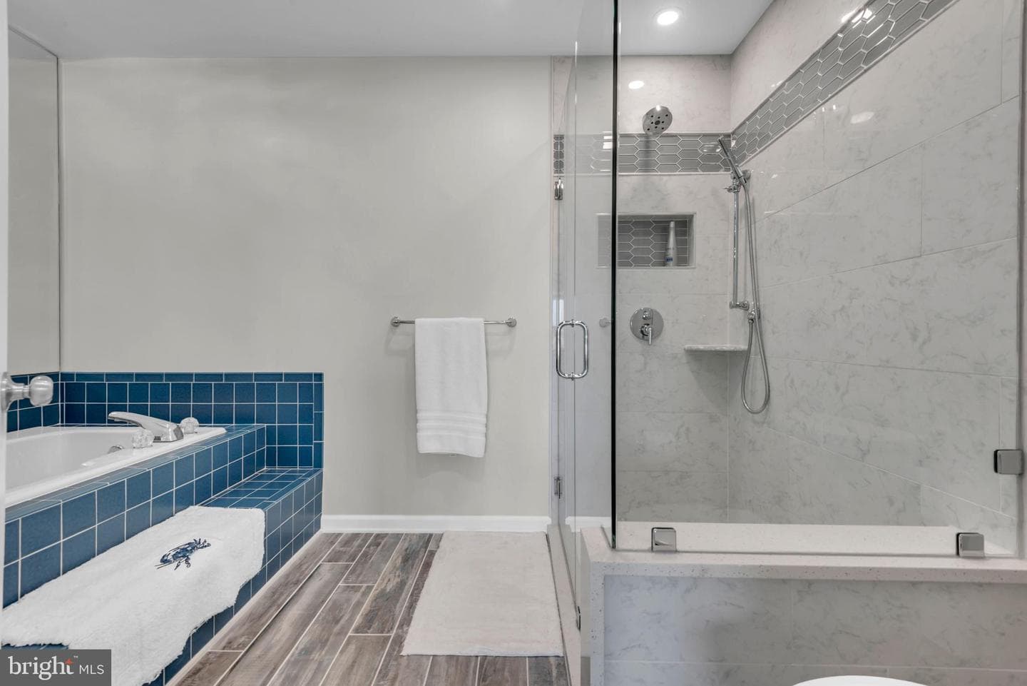 114 Bayview photo 31