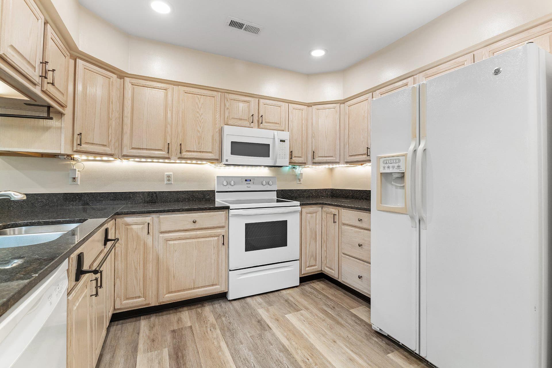 45 Queen Neva Court photo 4