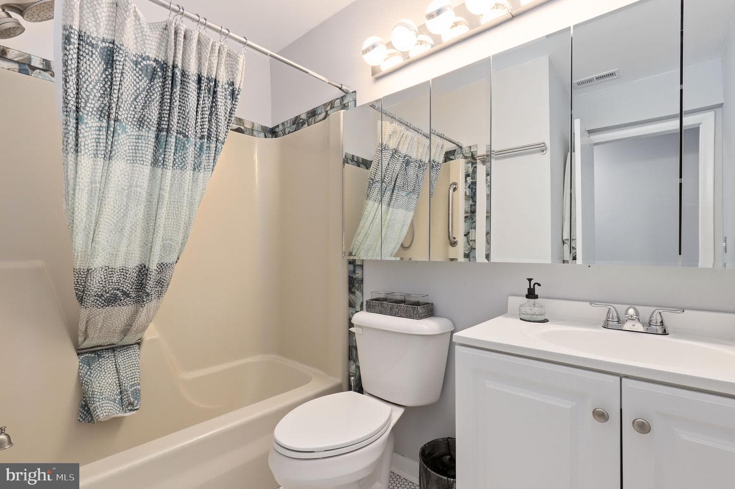 504 Victoria Drive photo 33