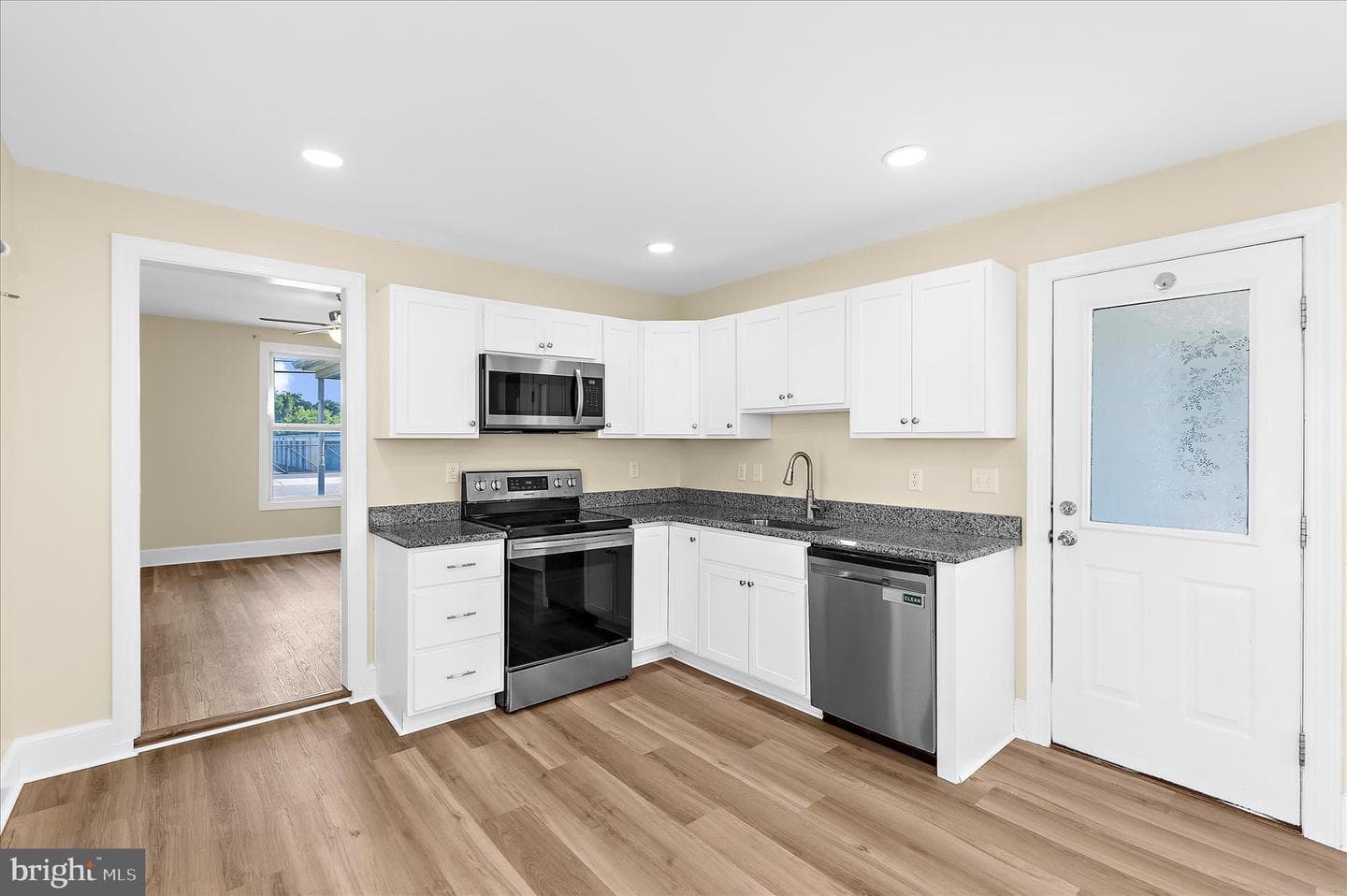 430 Railroad Avenue photo 13