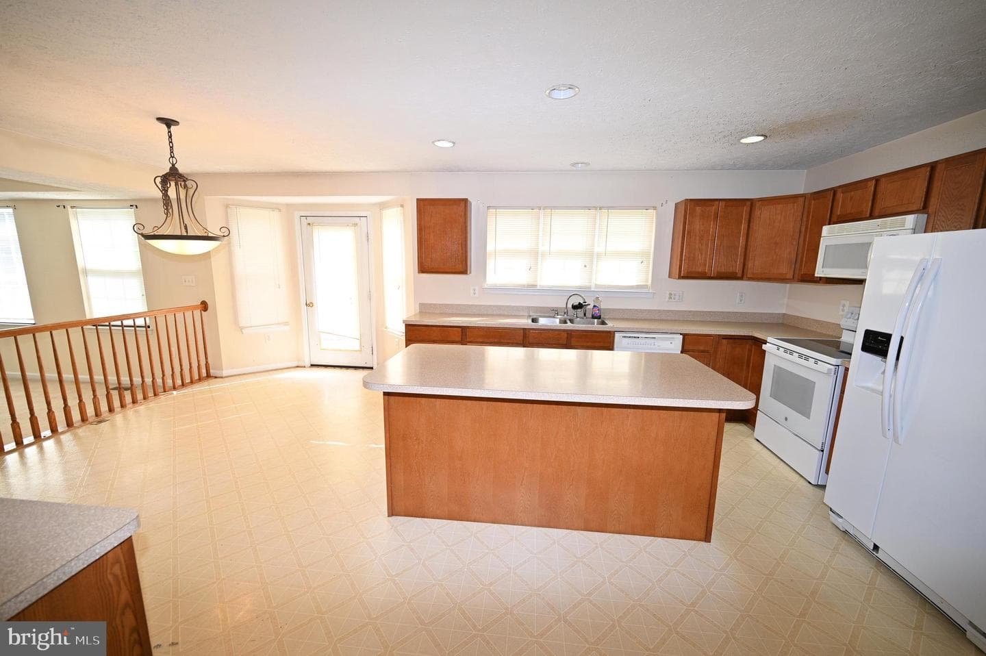 46689 Sandalwood Street photo 28