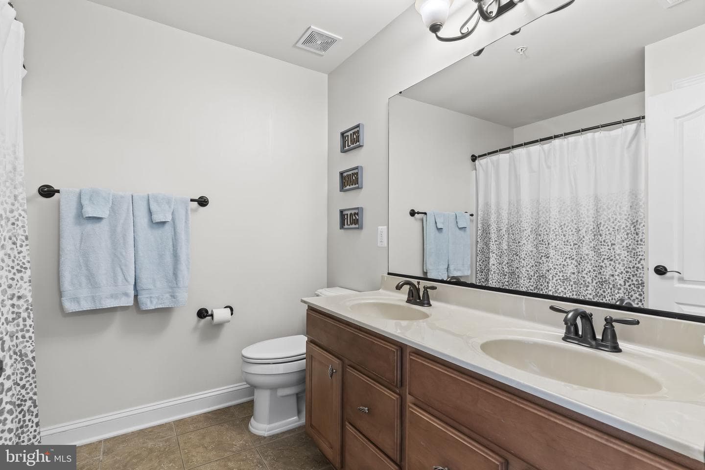46976 Pembrooke Street photo 27