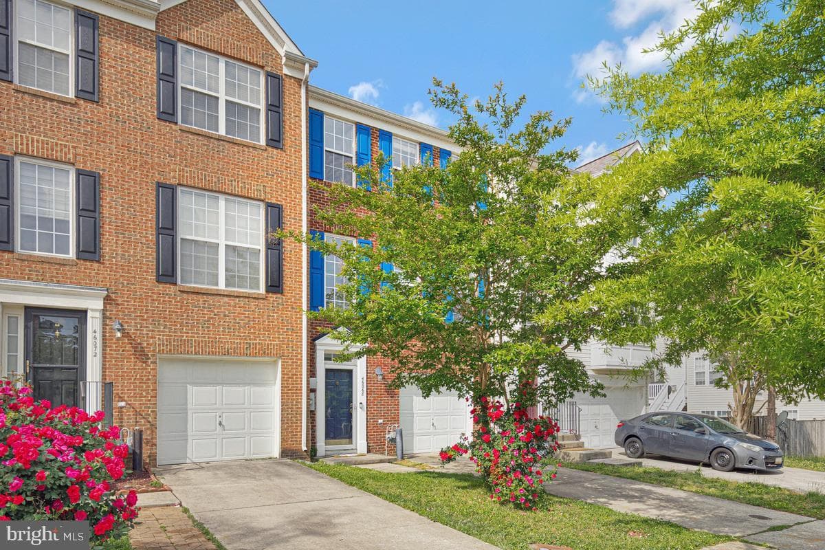 46068 W Westbury Boulevard photo 4