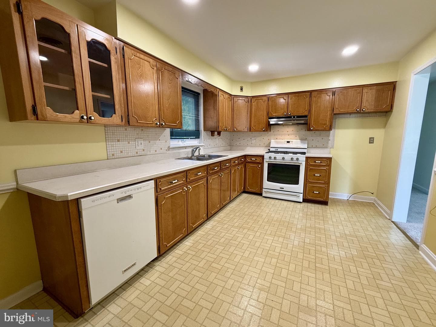 22332 Cedar Street photo 6