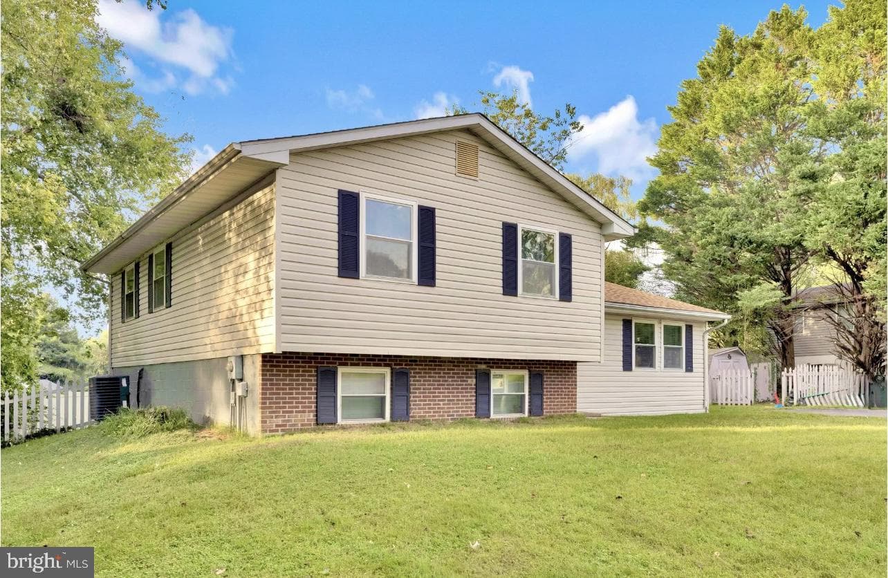 7287 Shirley Drive photo 2