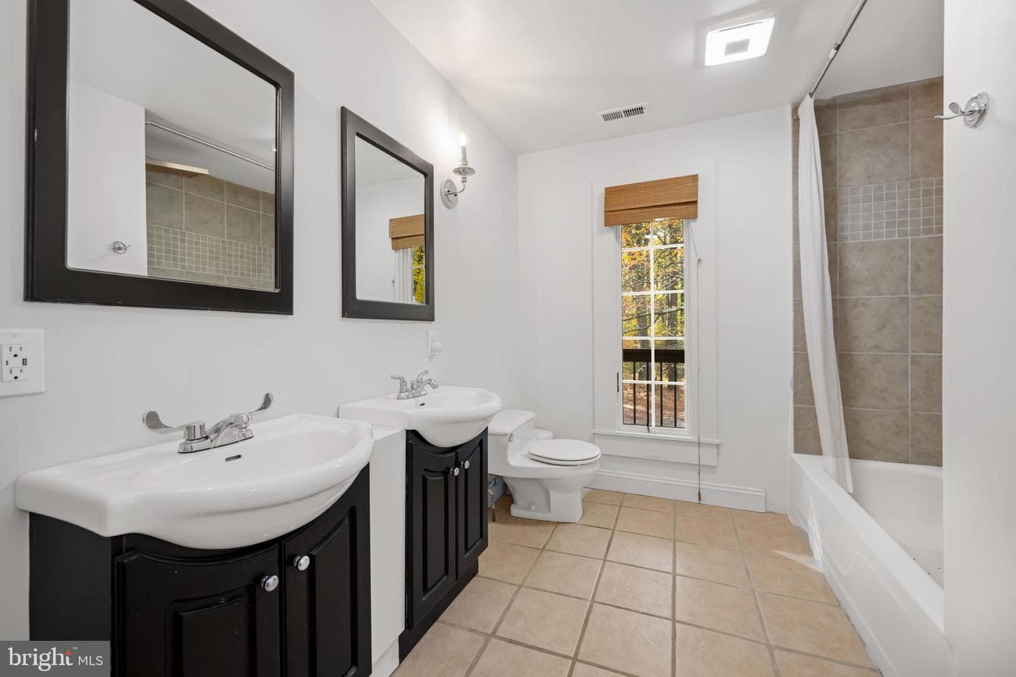 2669 Ocean Gateway photo 39