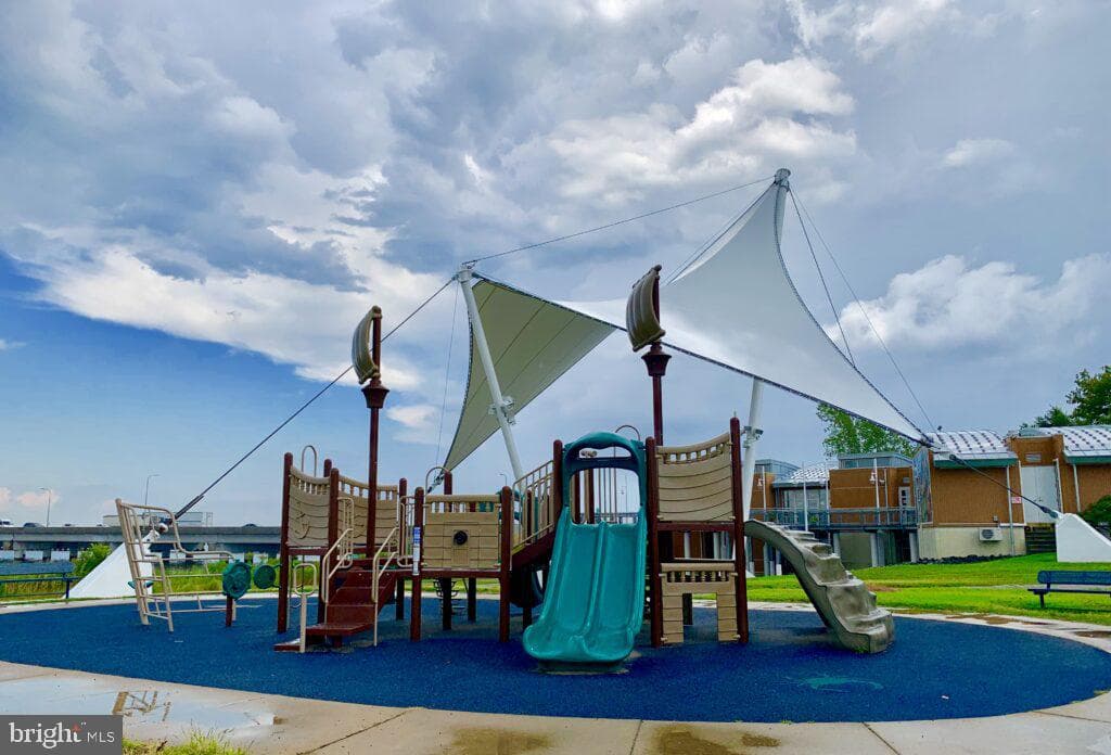 2669 Ocean Gateway photo 46