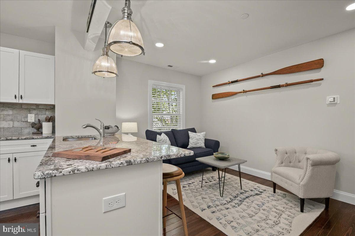 140 S Washington Street photo 19