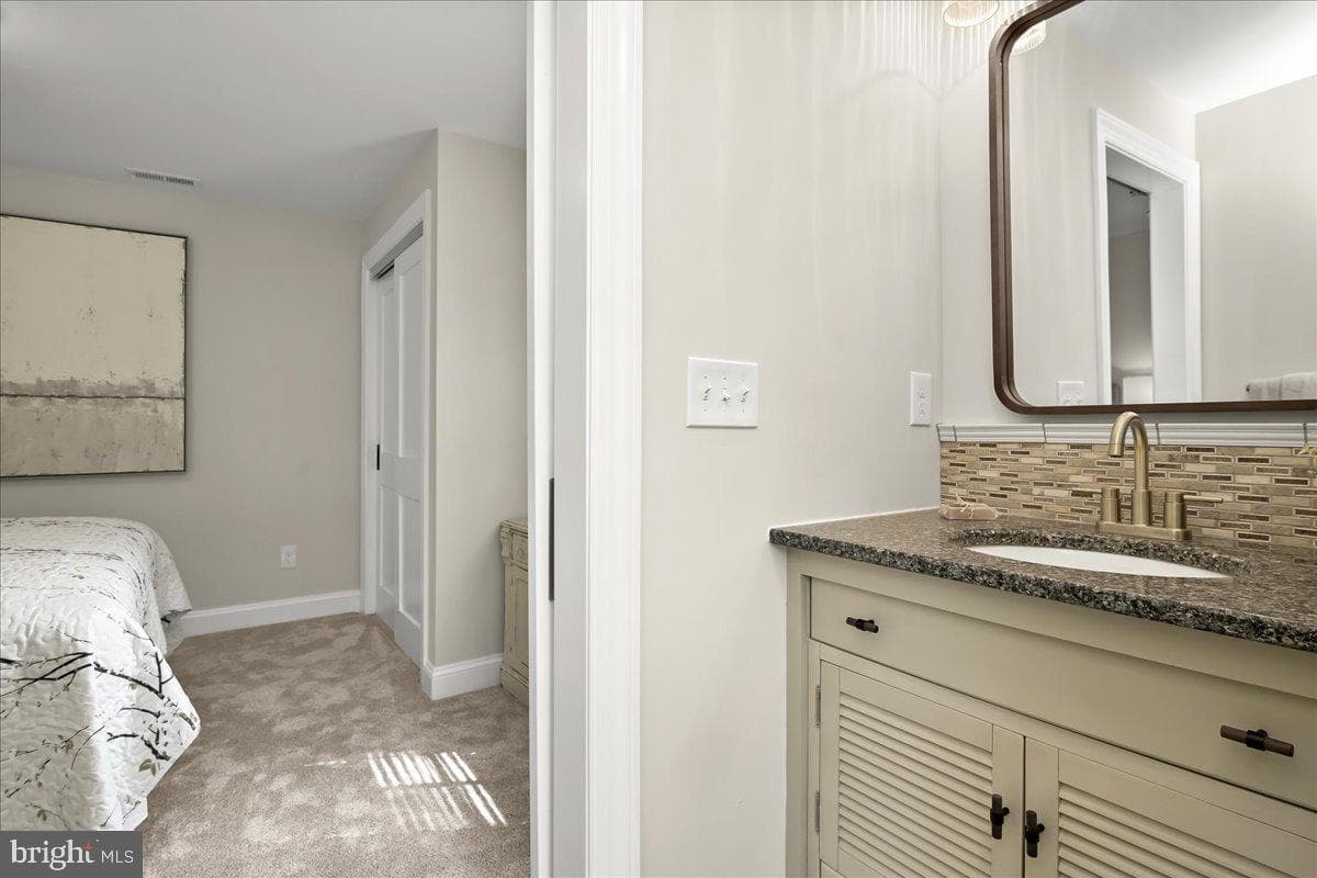 140 S Washington Street photo 32