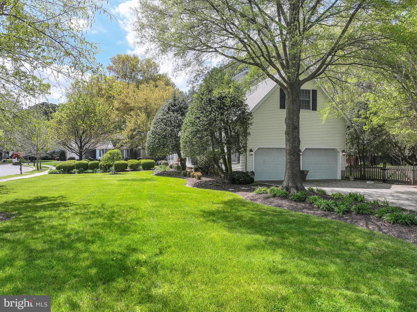 31 Londonderry Drive photo 4