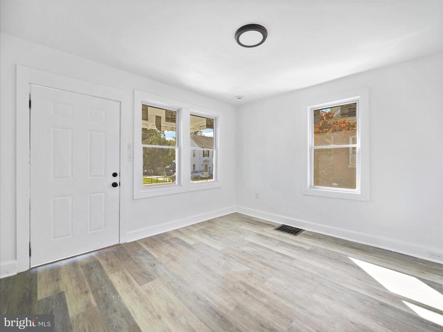 541 Guilford Avenue photo 8