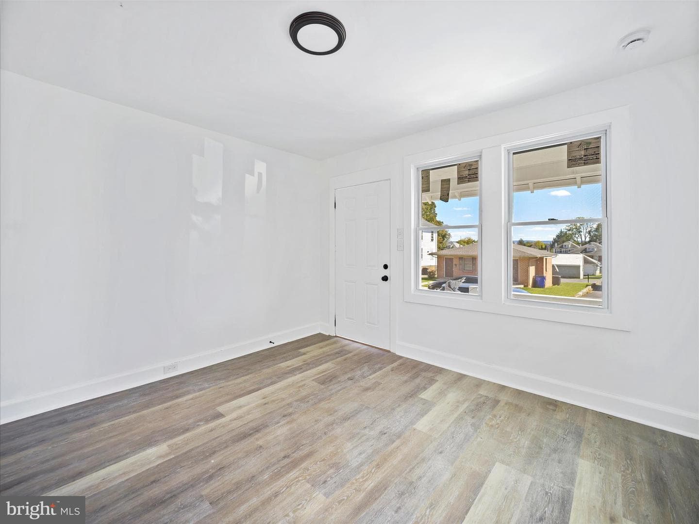 541 Guilford Avenue photo 9