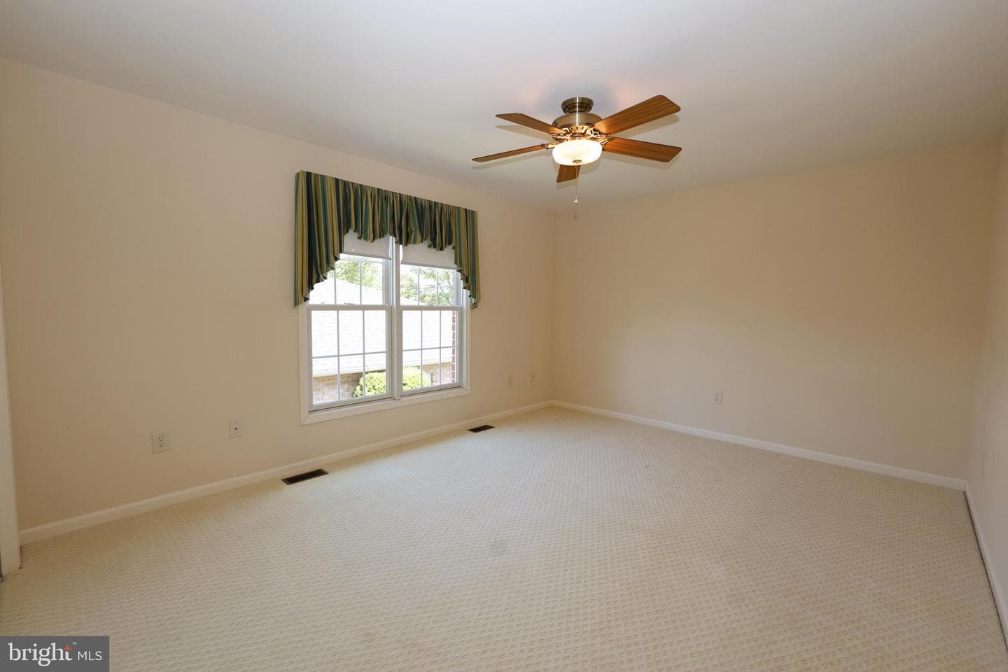 650 Trafalgar Drive photo 26