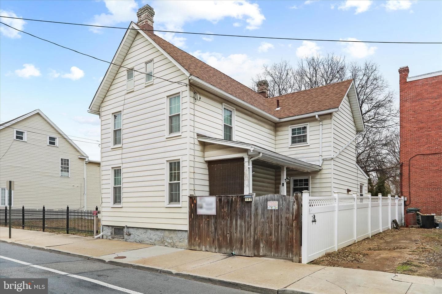 142 East Avenue photo 3