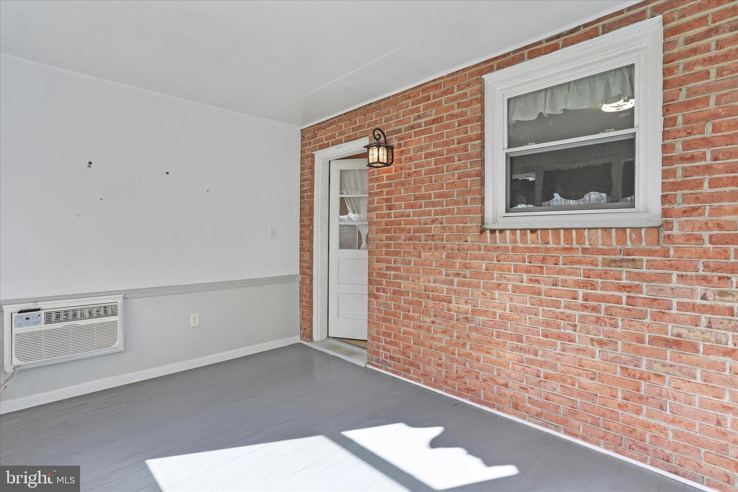 18531 Kent Avenue photo 18