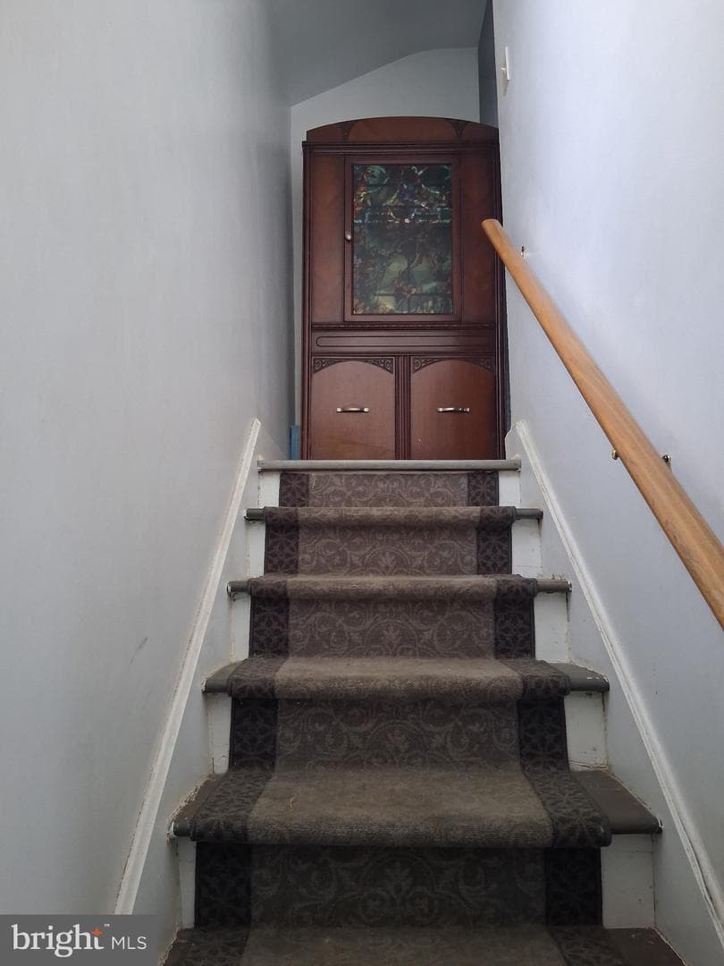 446 Stratford Avenue photo 10