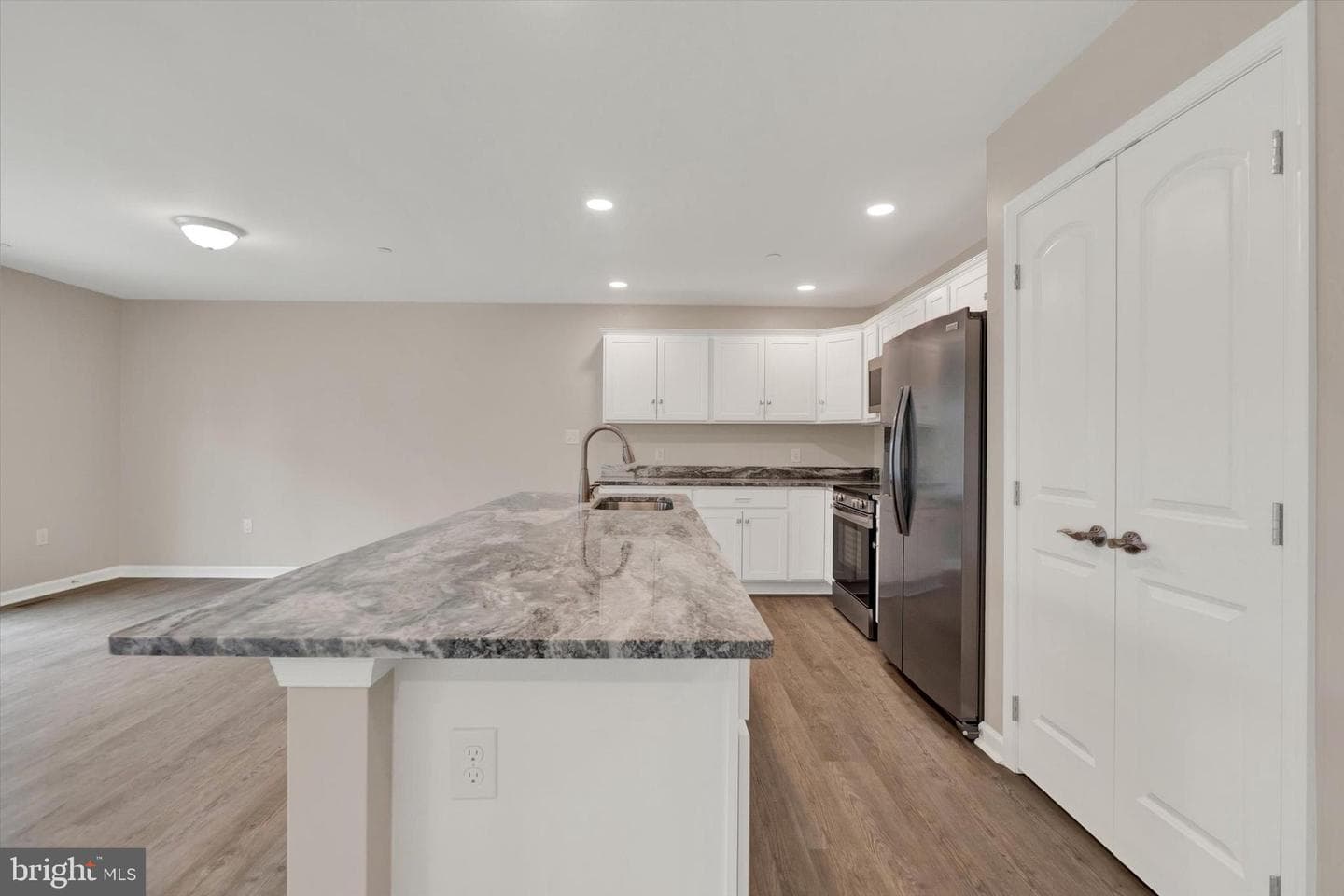 13948 Patriot Way photo 6