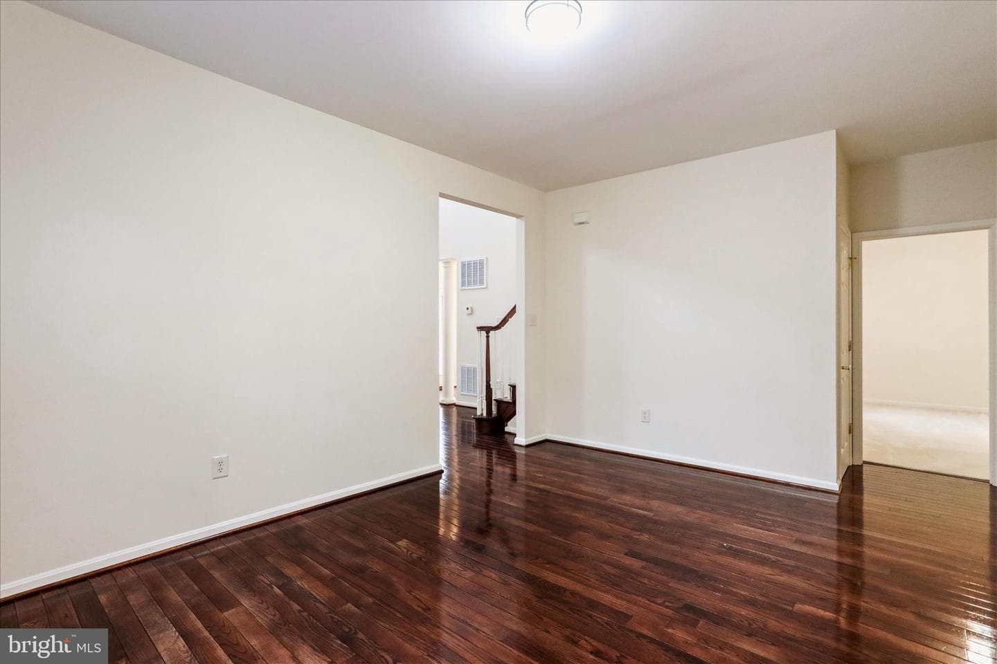 624 Trafalgar Drive photo 9