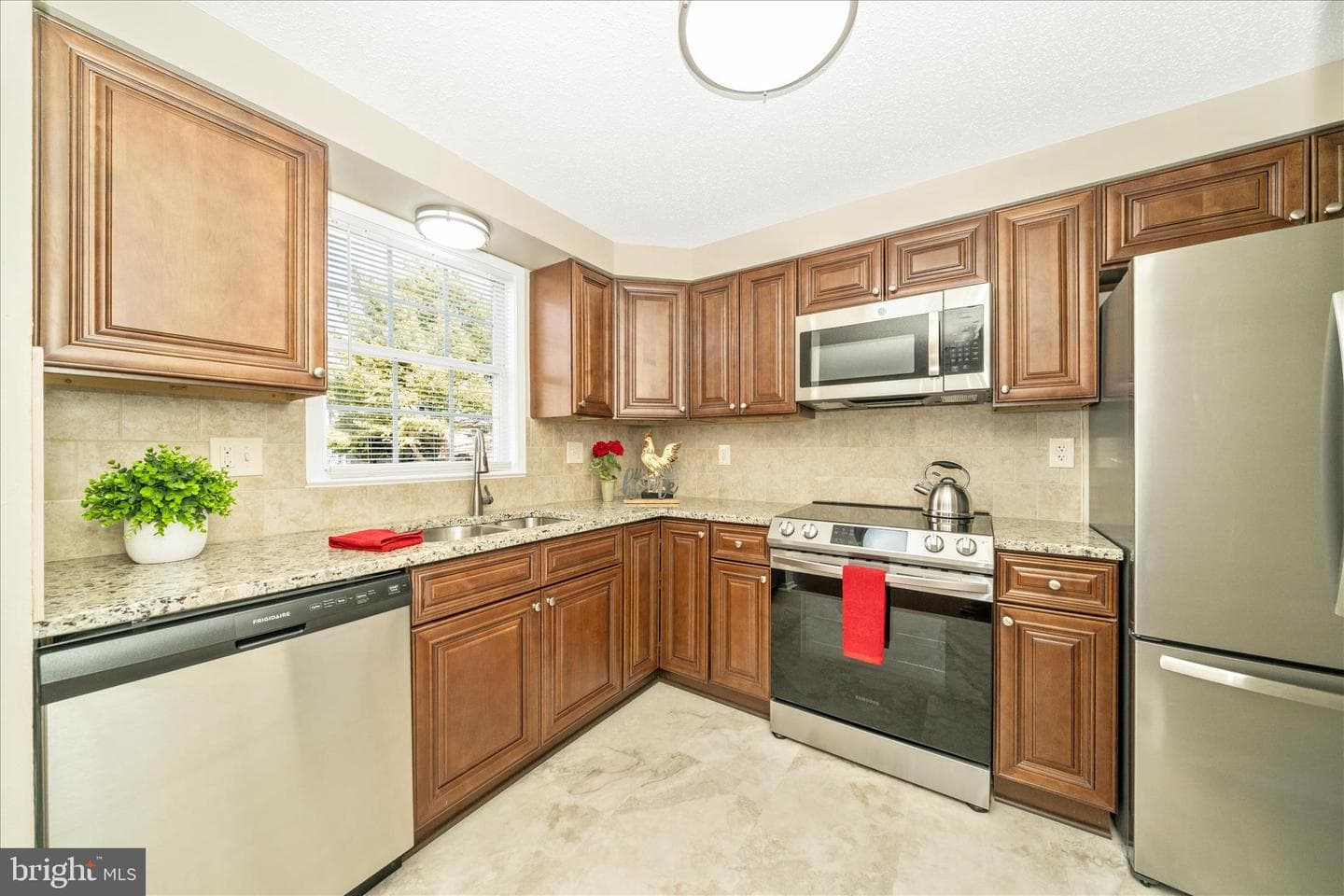 111 Tulip Court photo 2
