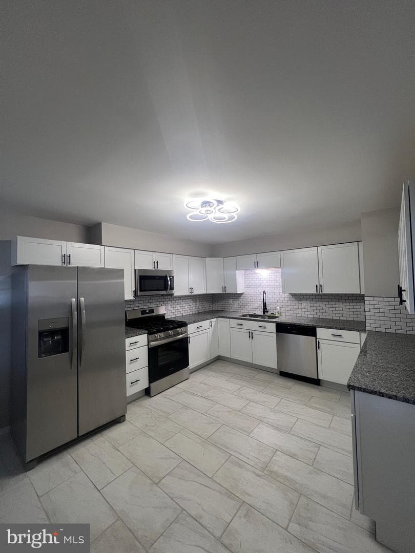 820 Salem Avenue photo 2