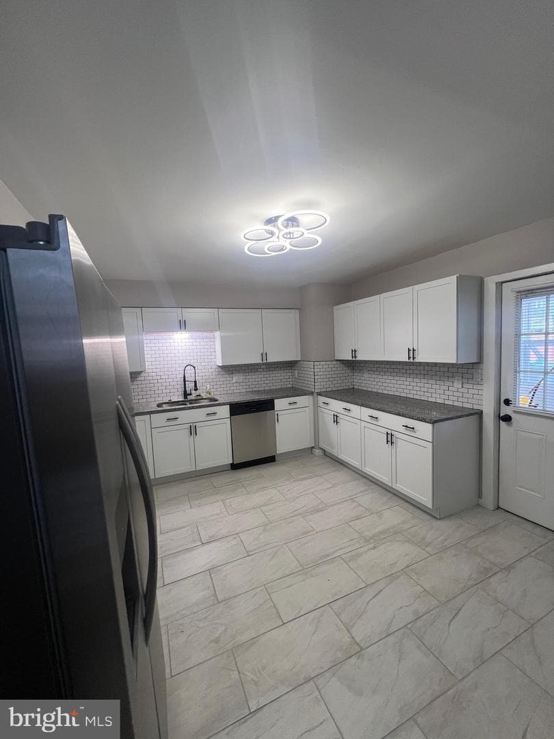 820 Salem Avenue photo 3