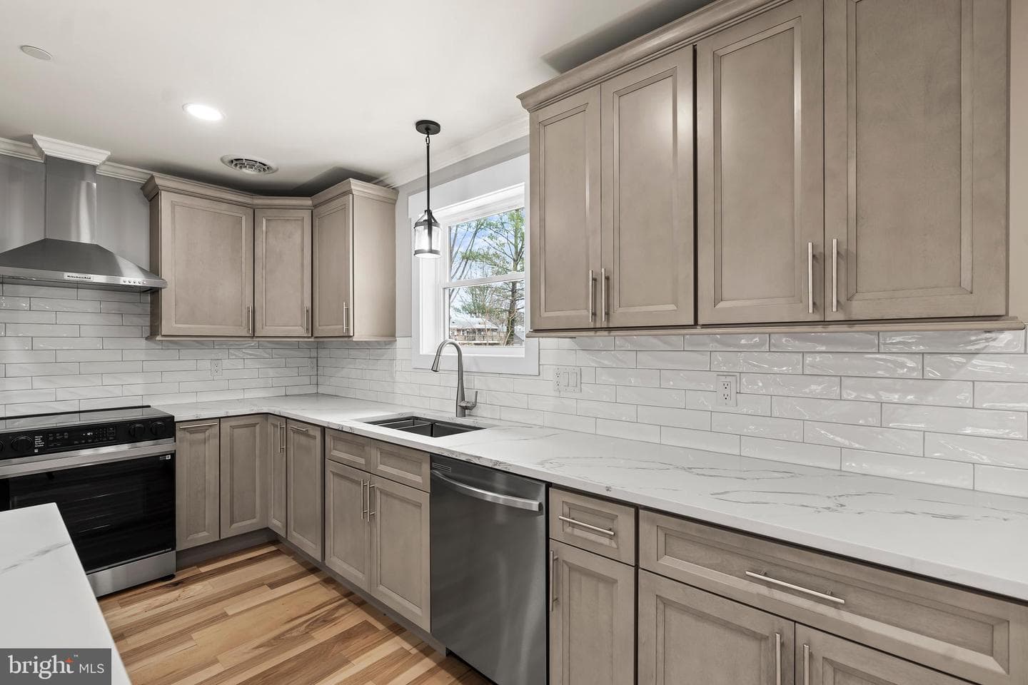 18212 Woodside Drive photo 13