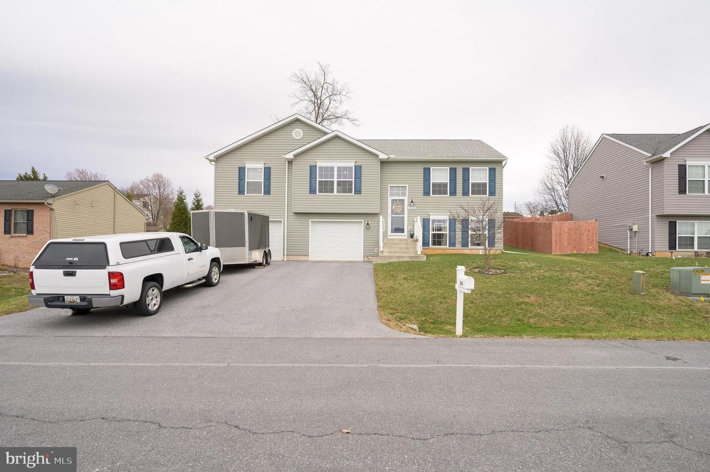 344 Hollymead Terrace photo 2