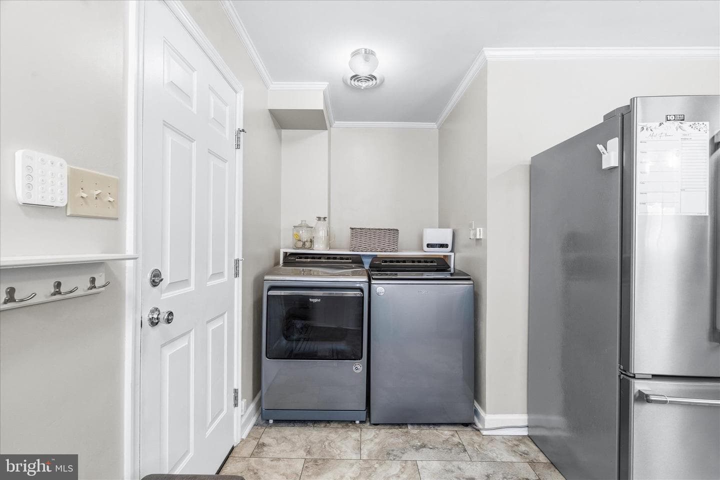 329 E Irvin Avenue photo 18