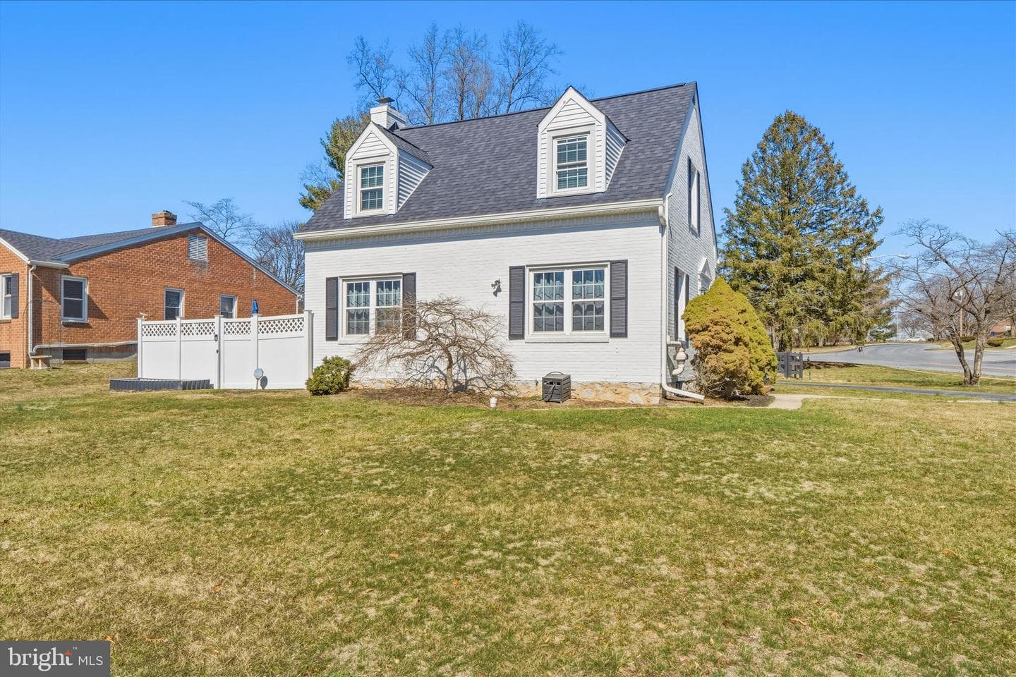 329 E Irvin Avenue photo 37