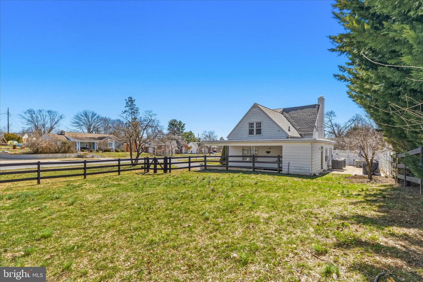 329 E Irvin Avenue photo 40