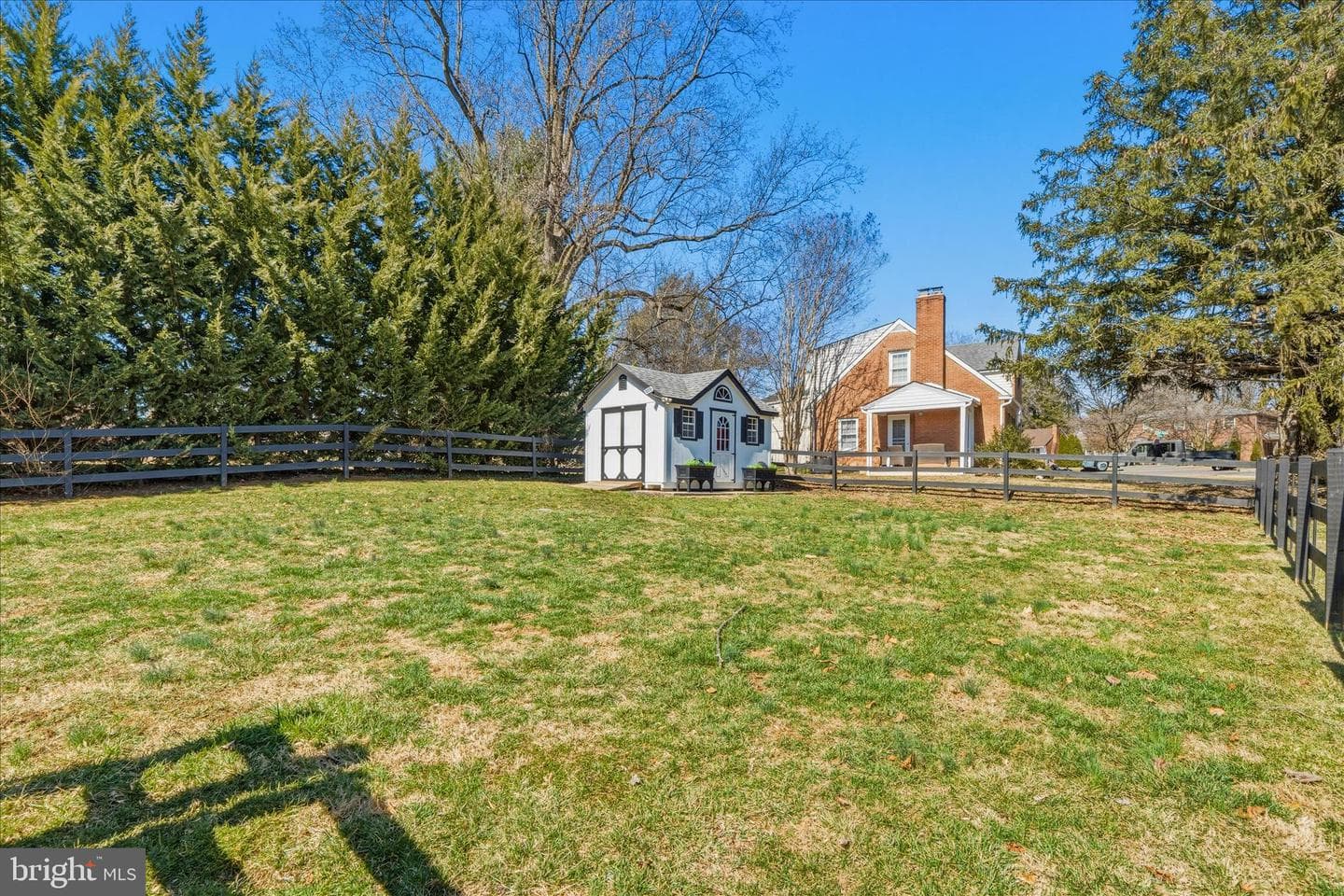 329 E Irvin Avenue photo 43
