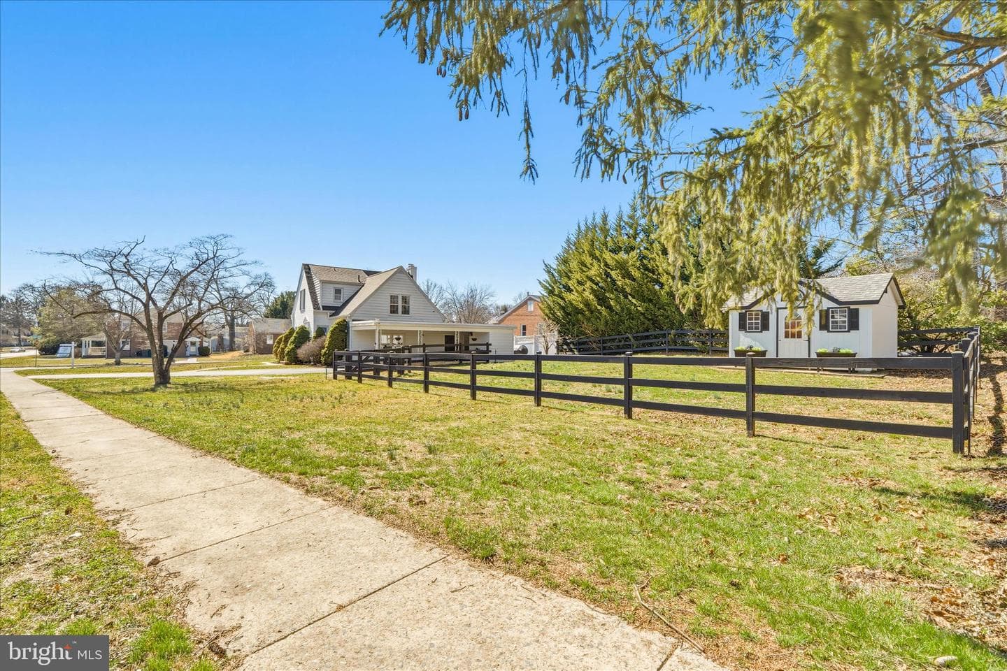 329 E Irvin Avenue photo 44