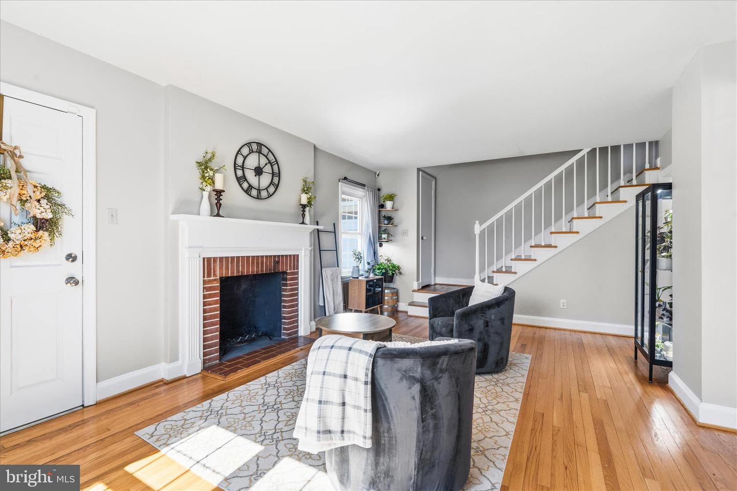329 E Irvin Avenue photo 6