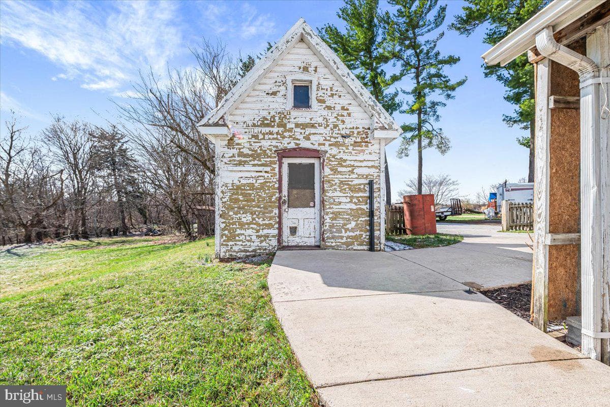 1275 Jefferson Boulevard photo 6