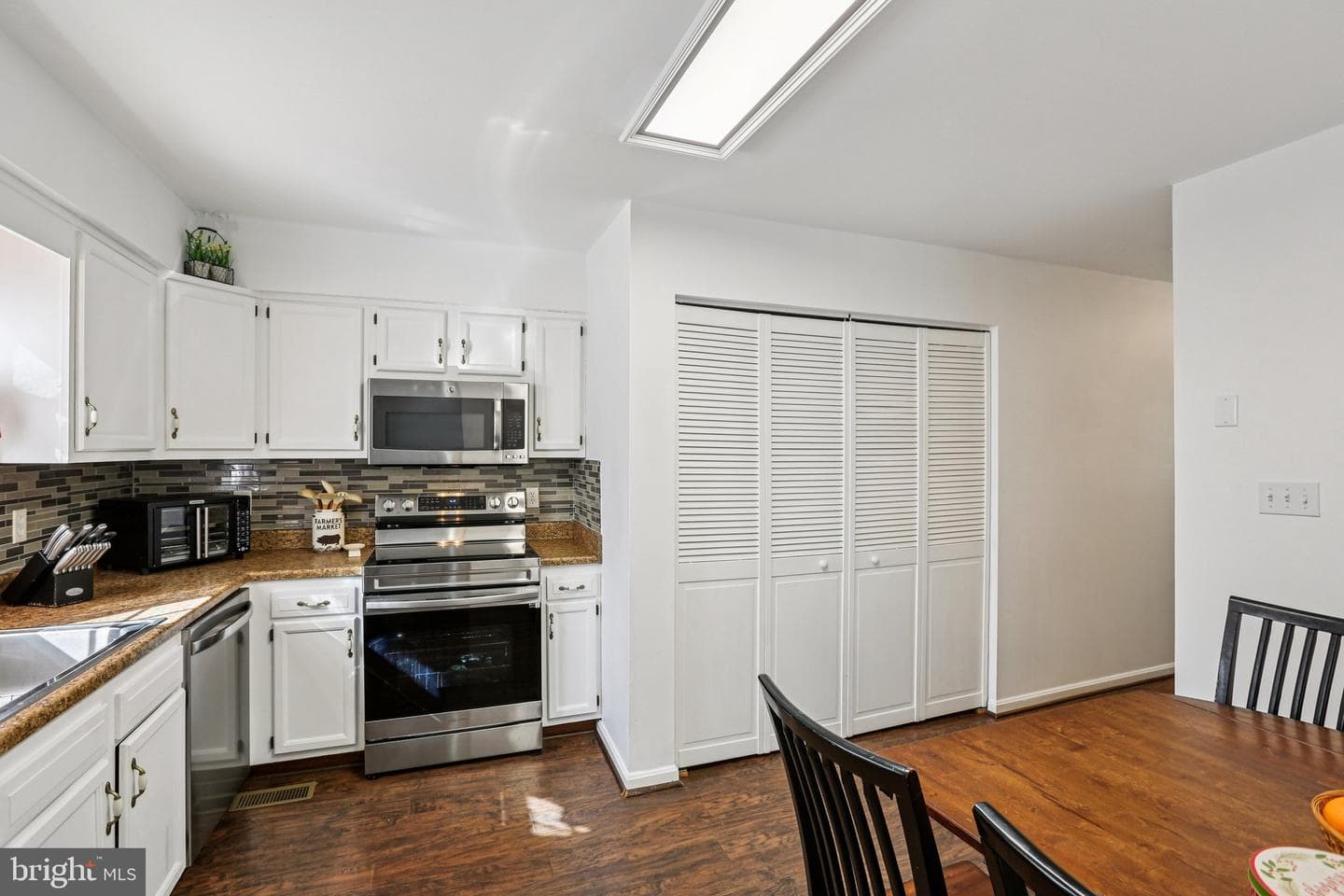 1254 Pinecrest Avenue photo 10