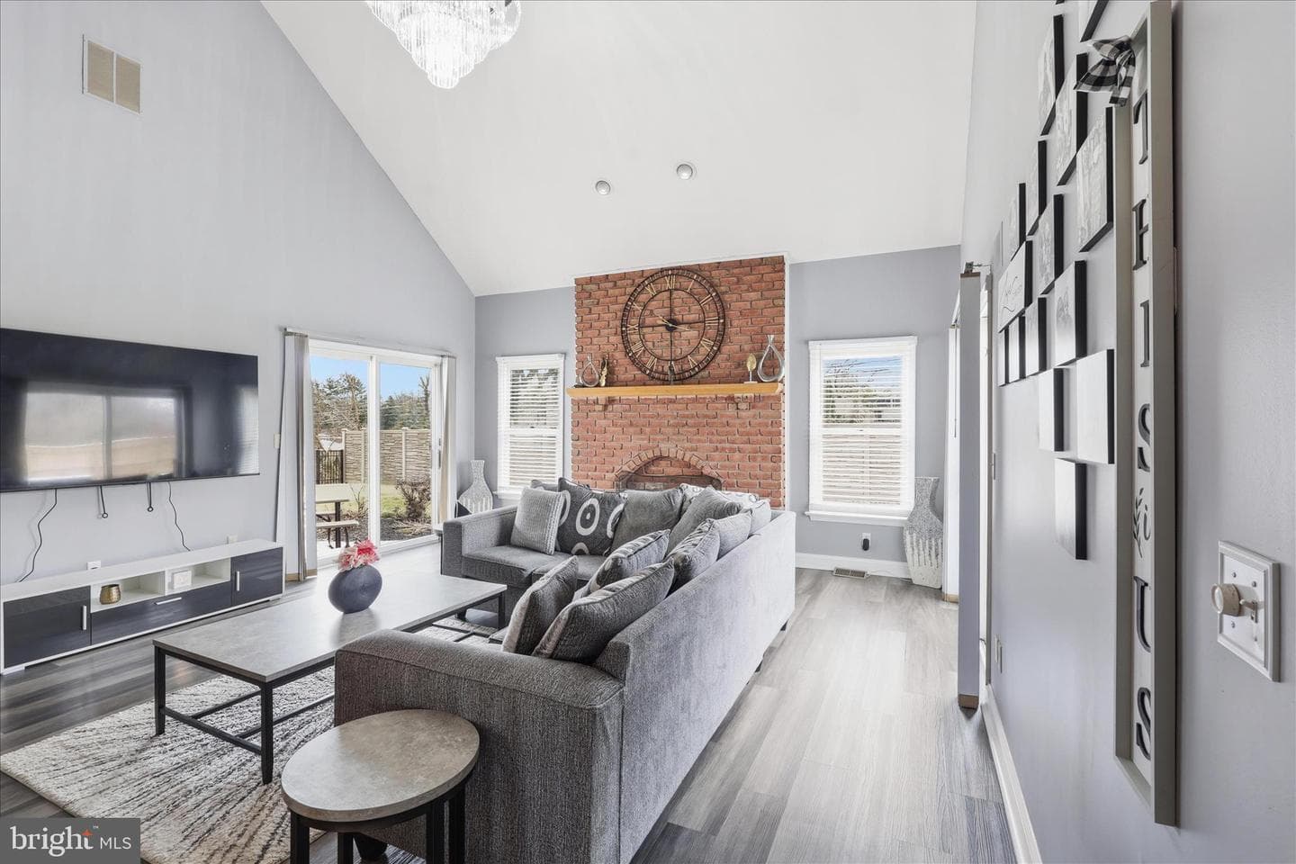 18819 Fountain Terrace photo 17