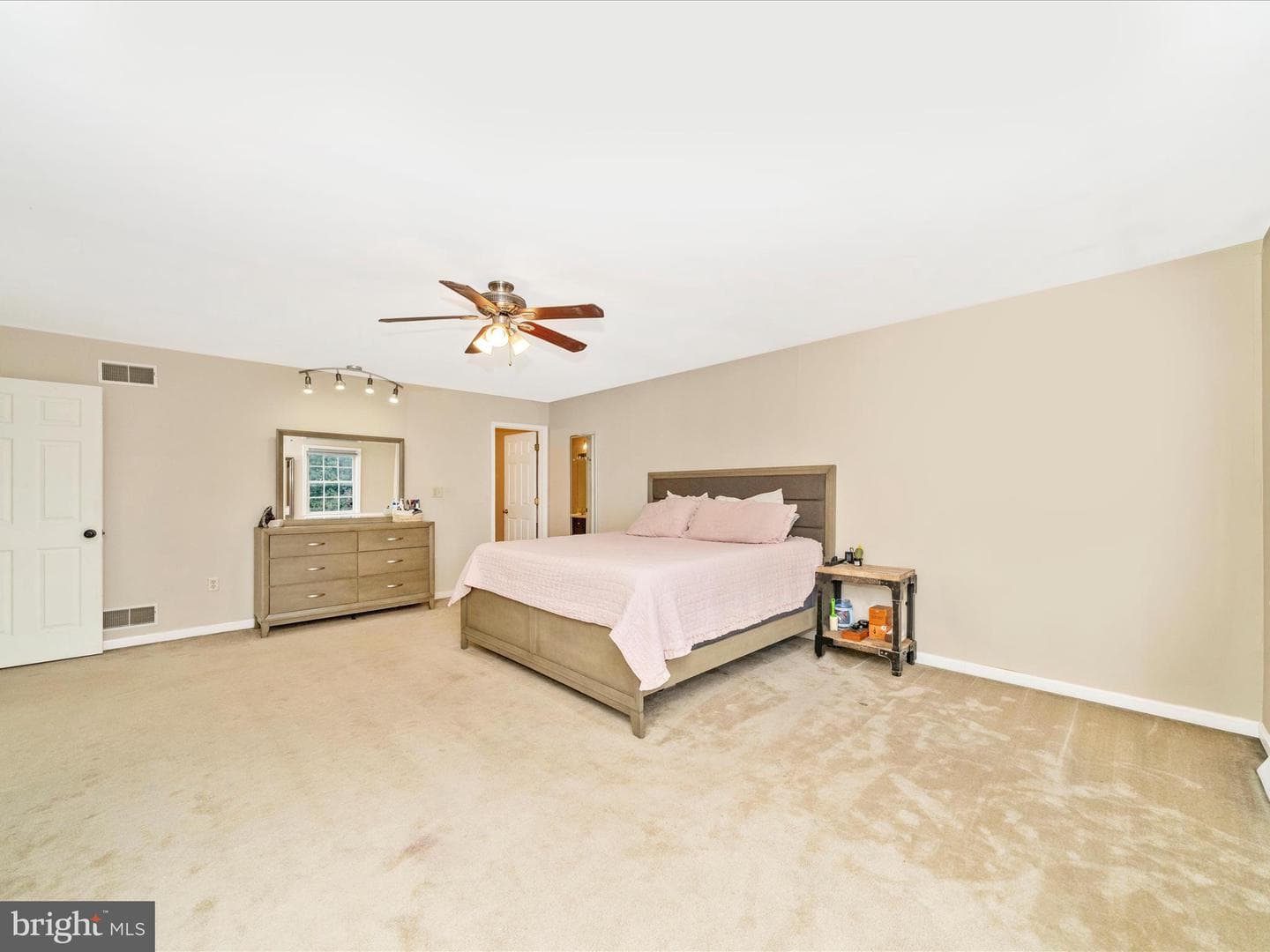 16815 Cavalry Drive photo 20