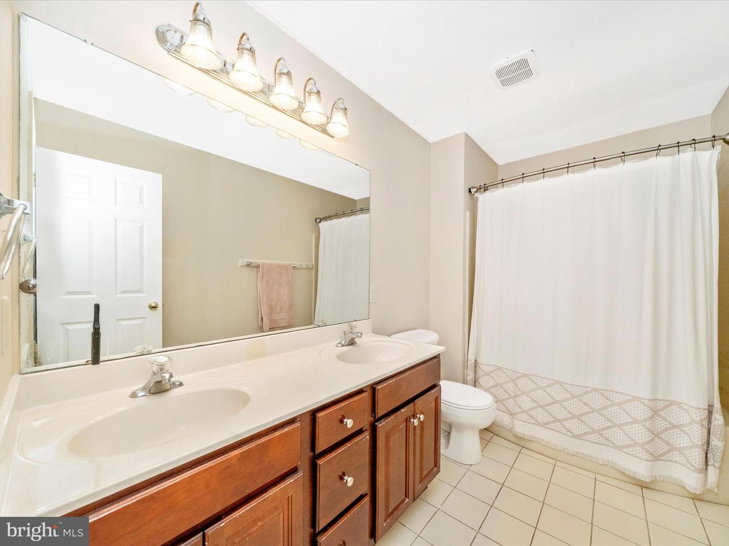 16815 Cavalry Drive photo 22