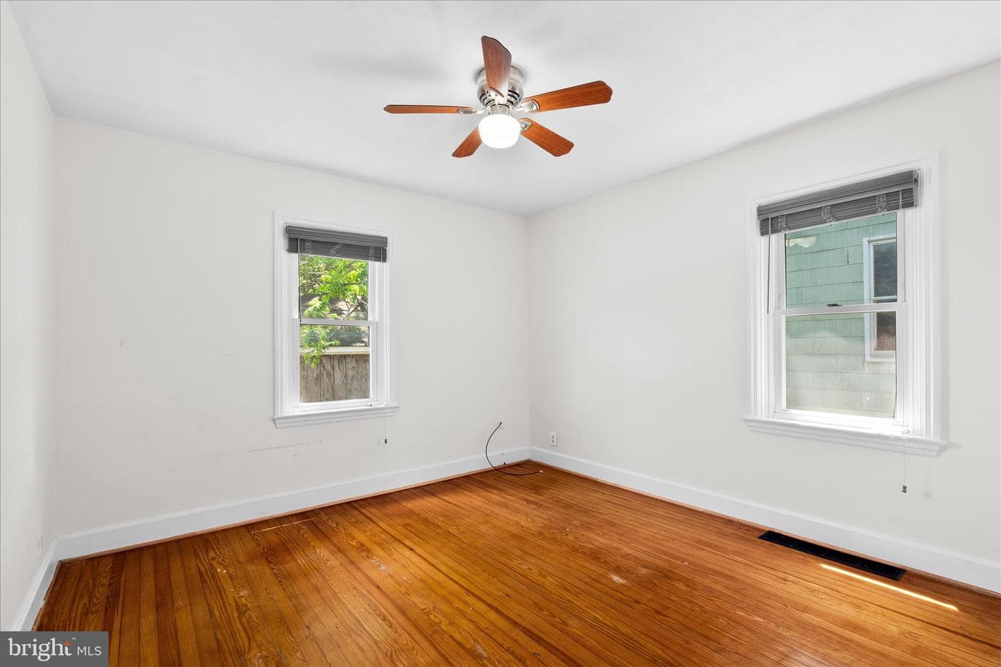 402 Guilford Avenue photo 16