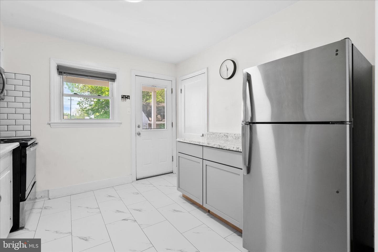 402 Guilford Avenue photo 9