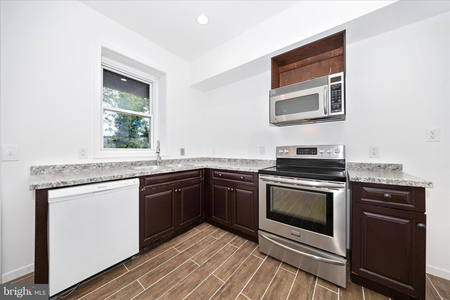 16 Belview Avenue photo 4